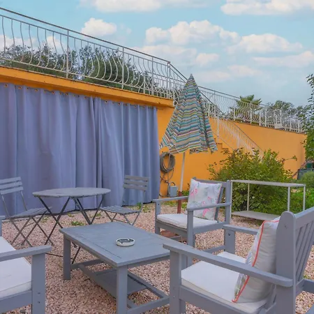 Avec Terrasse Apartment *